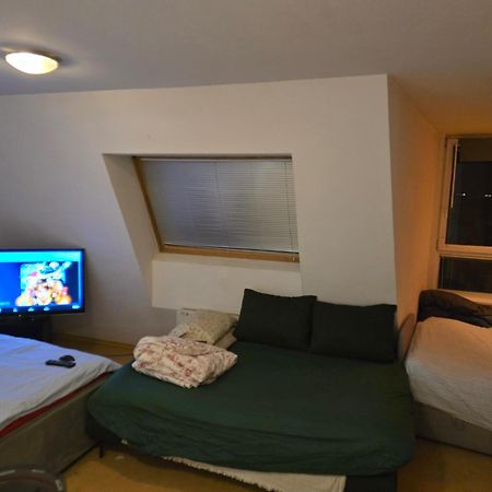 Cozy Bright Penthouse Close To U1 And U6 Metros Wien Eksteriør bilde