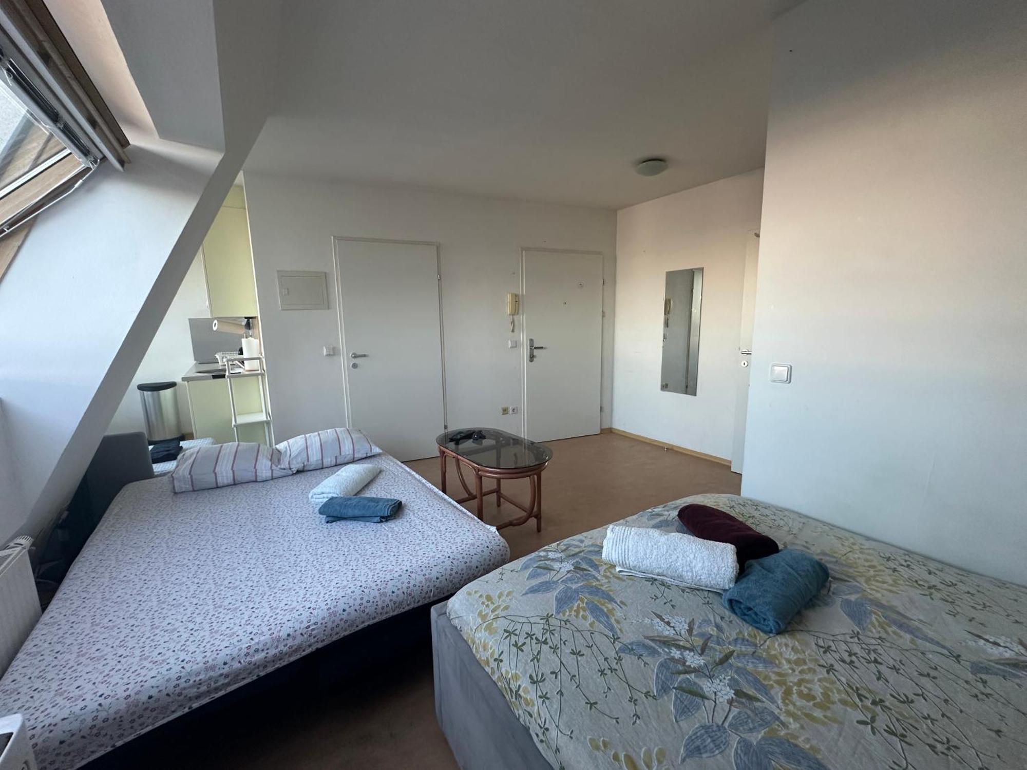 Cozy Bright Penthouse Close To U1 And U6 Metros Wien Eksteriør bilde